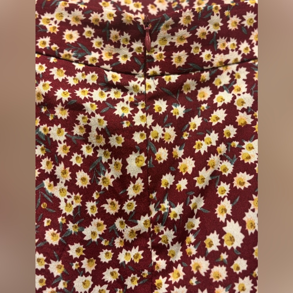 SHEIN Two Piece “Ditsy” Floral Matching outfit. Knot tie crop top & ruffle skirt - Picture 7 of 10